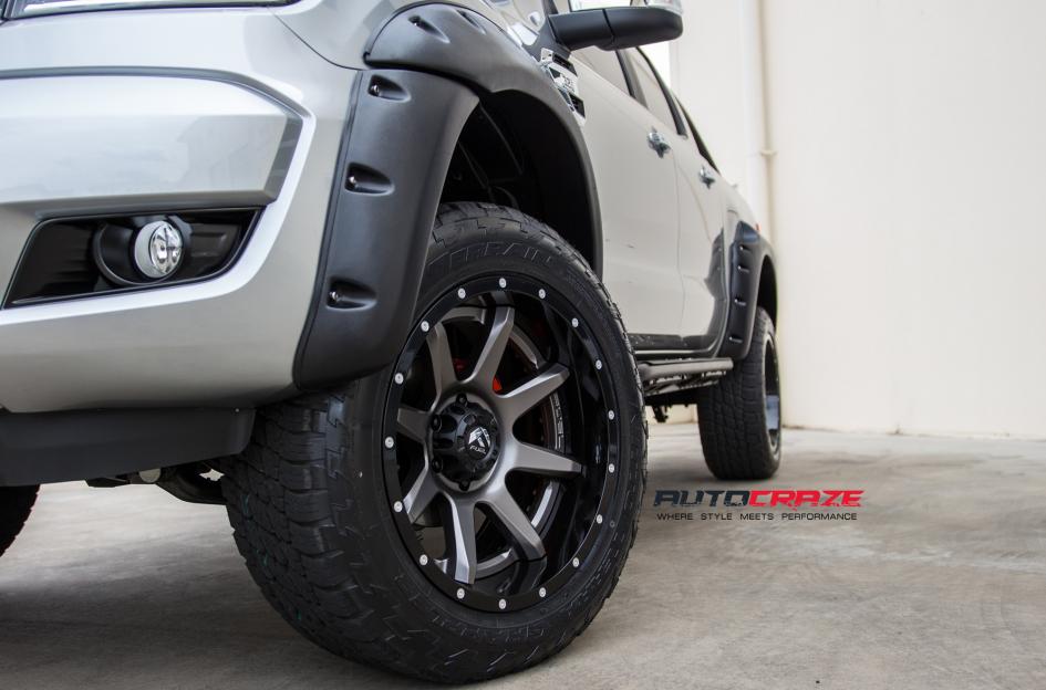 FORD RANGER RAMPAGE ANTHRACITE CENTRE GLOSS BLACK LIP
